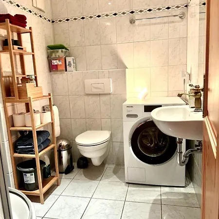 דירה Sonnige, Ruhige 5 Min Zum U Zentrum